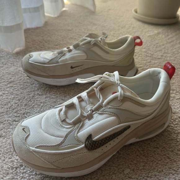 Nike Air Max Cream and Tan Sneakers - Picture 4 of 8
